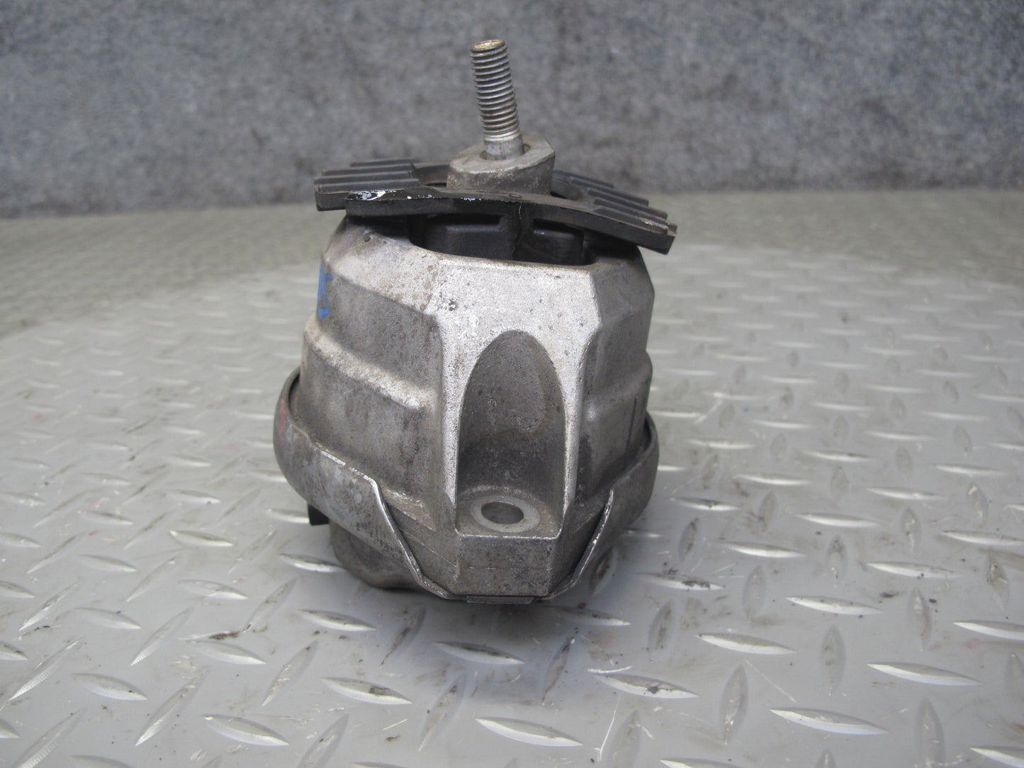 2006-2010 BMW E63 E64 M6 Set of 2 Left & Right Engine Motor Mount