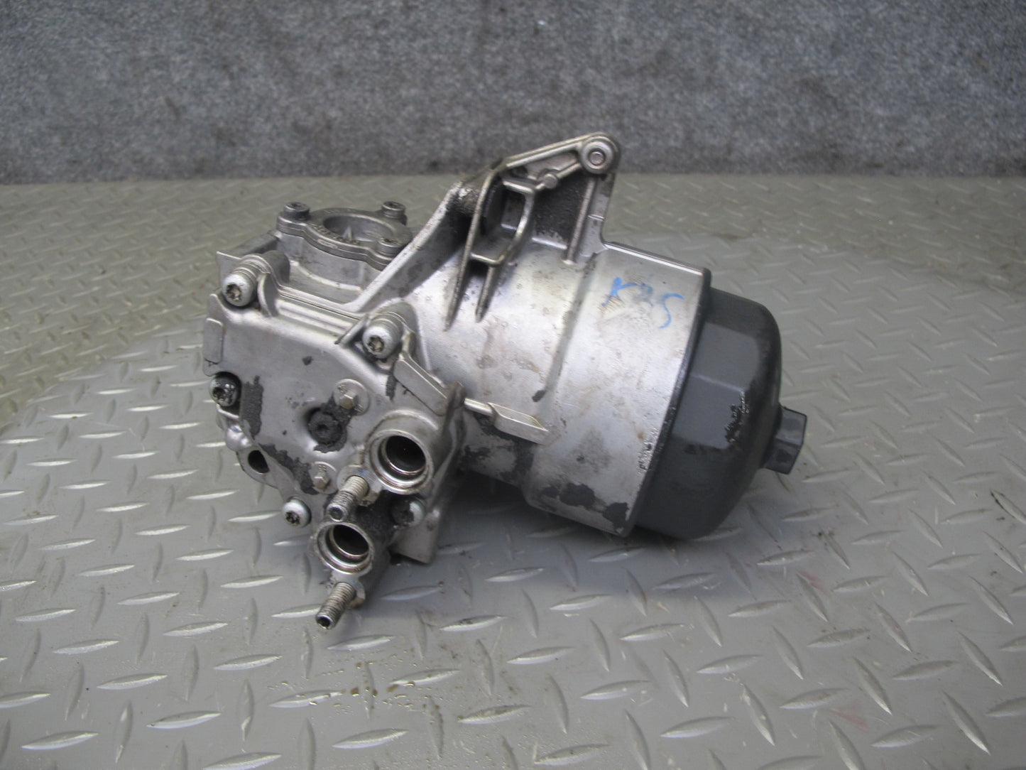 2006-2010 BMW E63 E64 M6 M5 Engine Oil Filter Housing 7836449