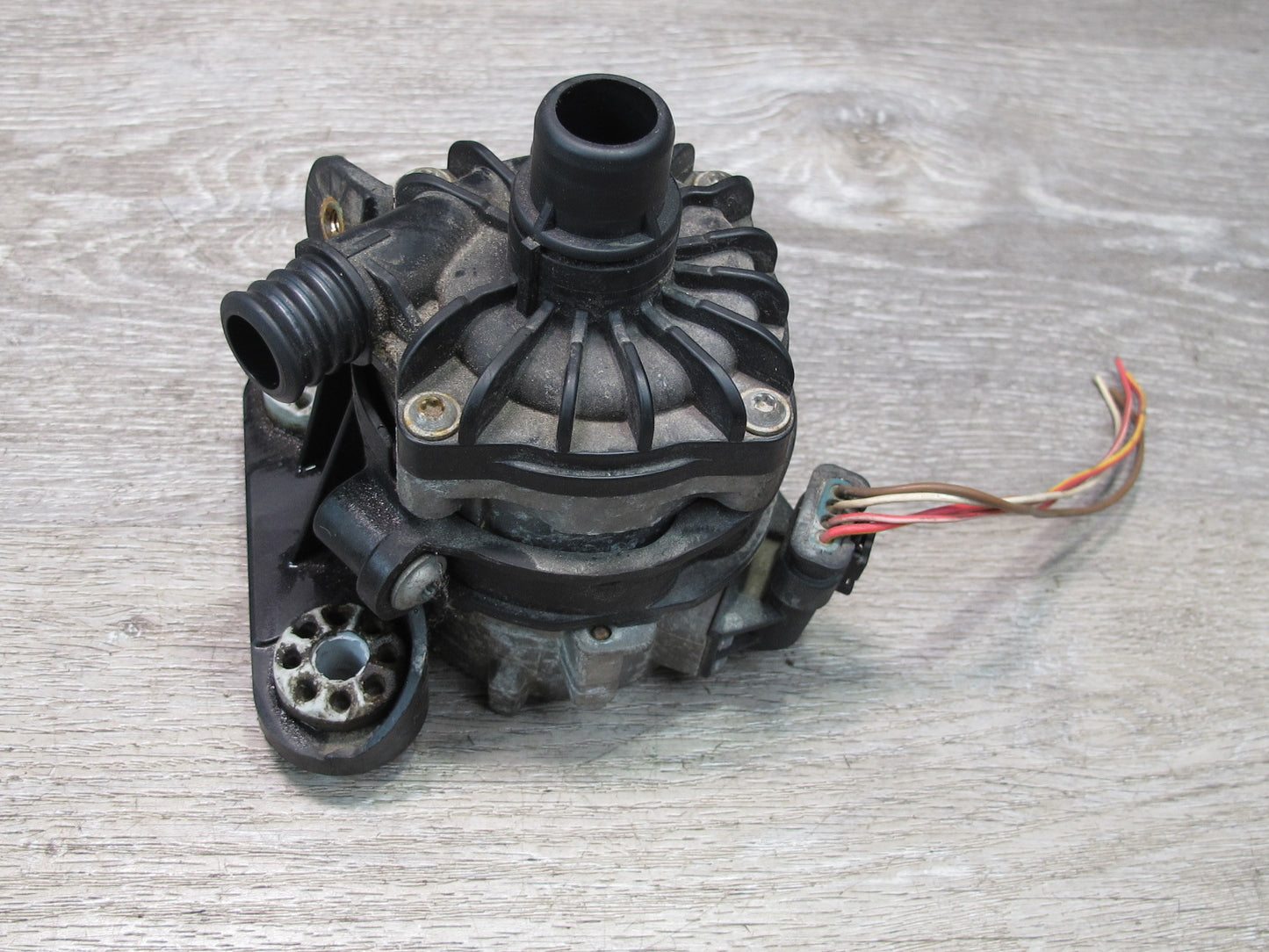 2010-2014 BMW E71 E72 X6 4.4L Auxiliary Electric Water Coolant Pump 7584088