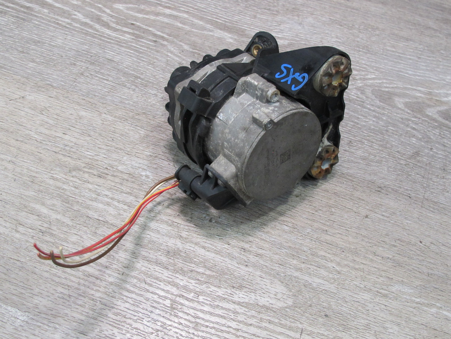 2010-2014 BMW E71 E72 X6 4.4L Auxiliary Electric Water Coolant Pump 7584088
