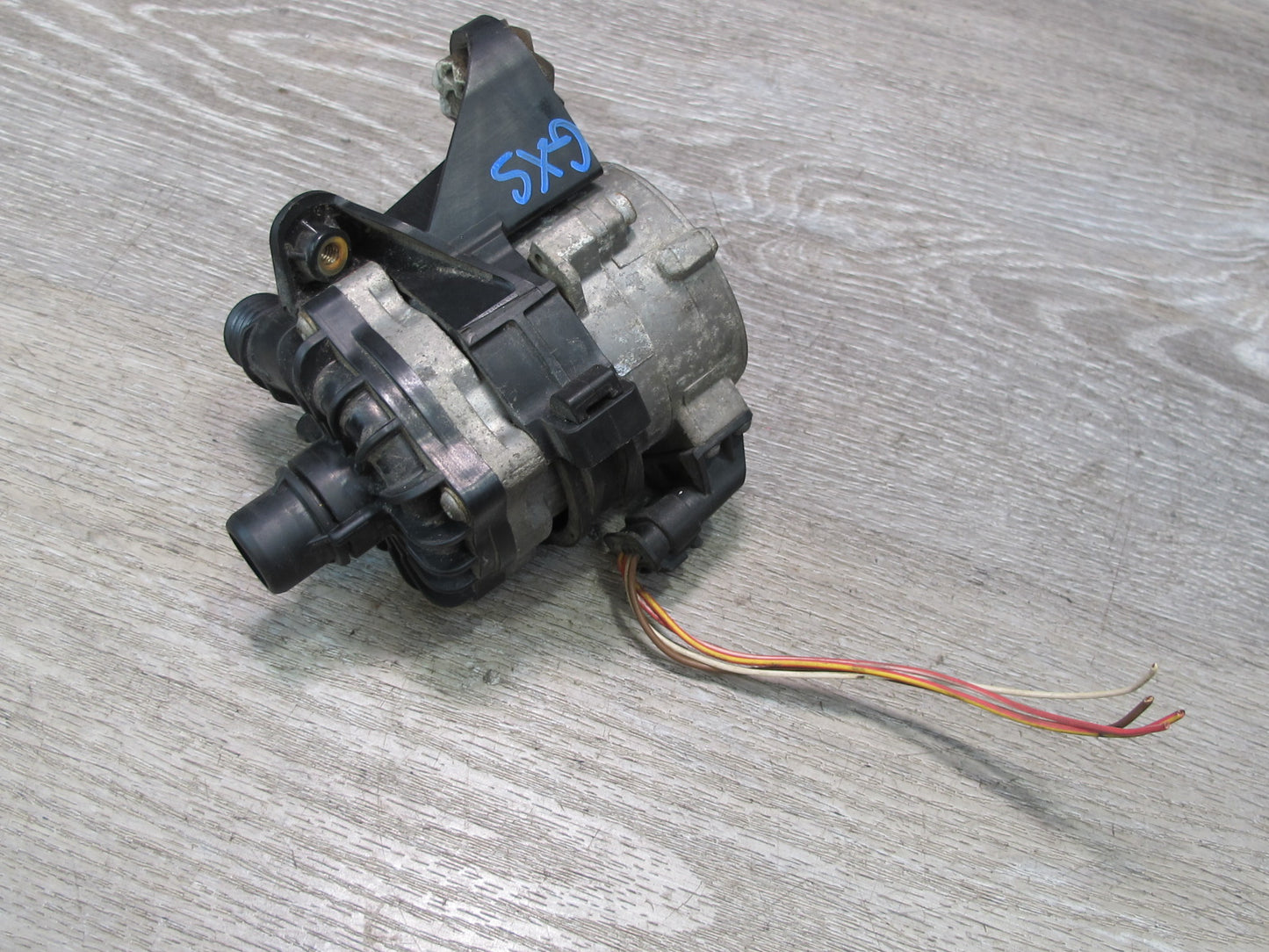 2010-2014 BMW E71 E72 X6 4.4L Auxiliary Electric Water Coolant Pump 7584088