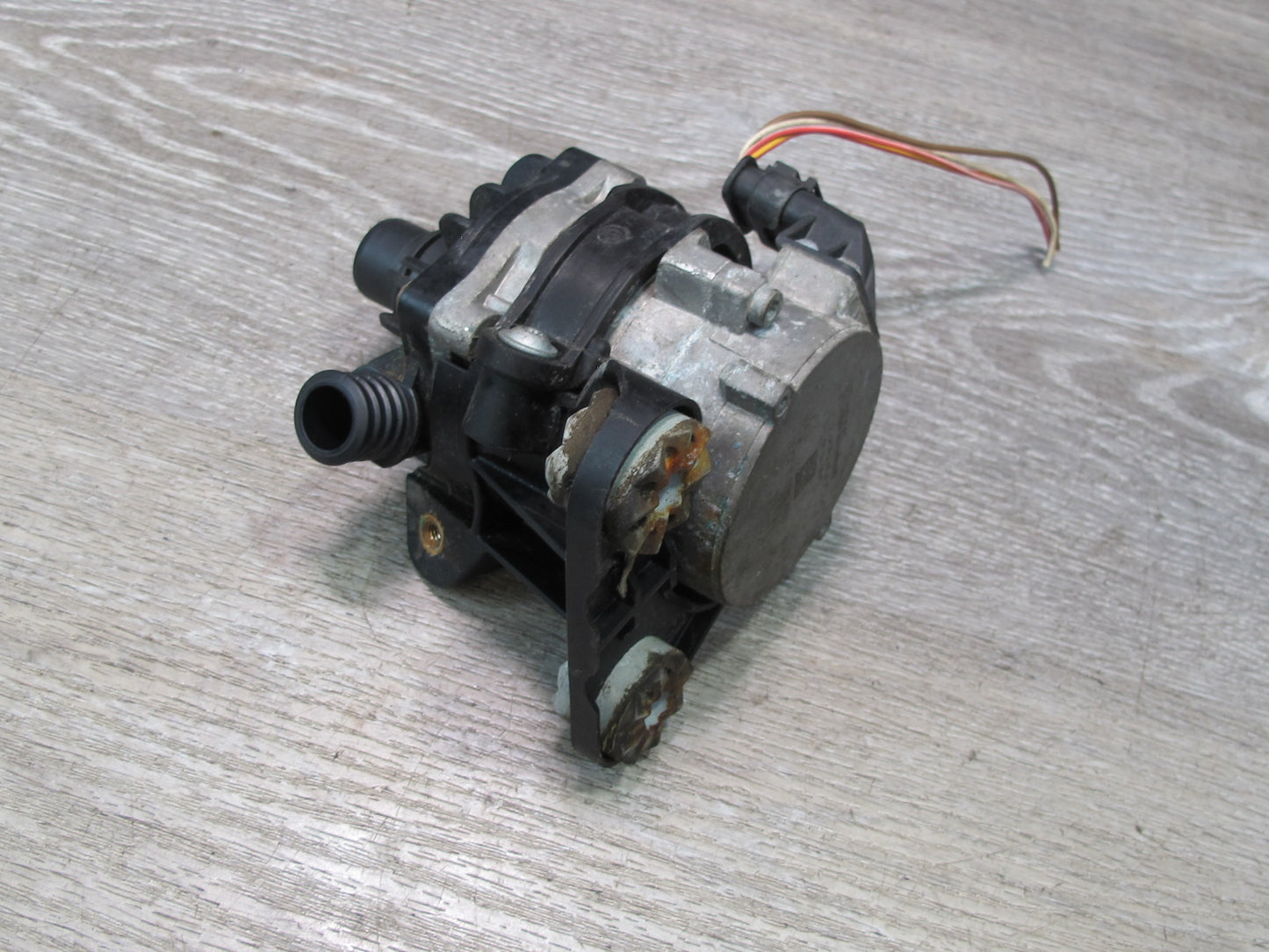2010-2014 BMW E71 E72 X6 4.4L Auxiliary Electric Water Coolant Pump 7584088
