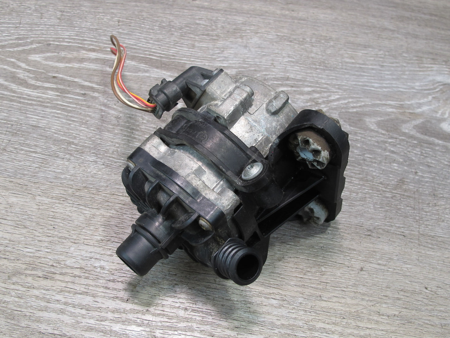 2010-2014 BMW E71 E72 X6 4.4L Auxiliary Electric Water Coolant Pump 7584088