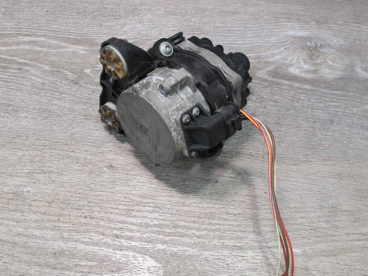 2010-2014 BMW E71 E72 X6 4.4L Auxiliary Electric Water Coolant Pump 7584088