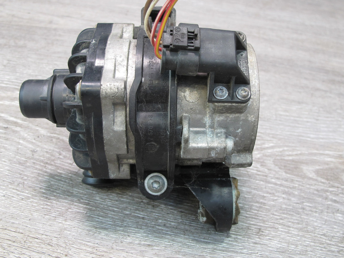 2010-2014 BMW E71 E72 X6 4.4L Auxiliary Electric Water Coolant Pump 7584088
