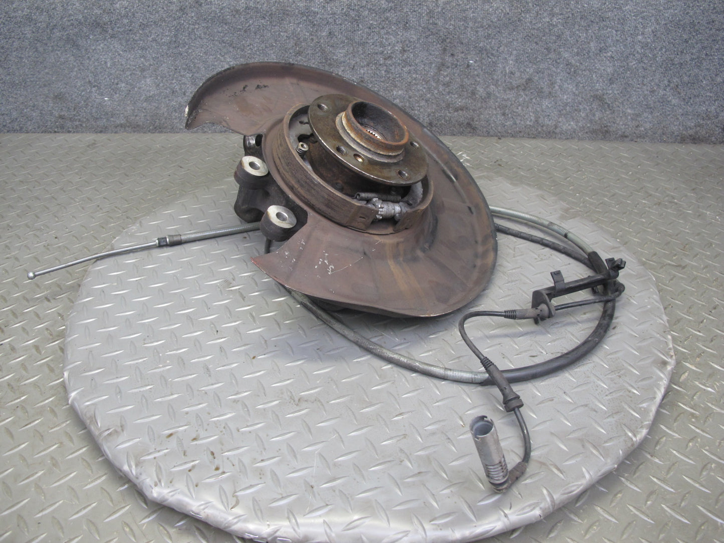 2006-2010 BMW E63 E64 M6 Rear Right Spindle Knuckle Wheel Hub Bearing