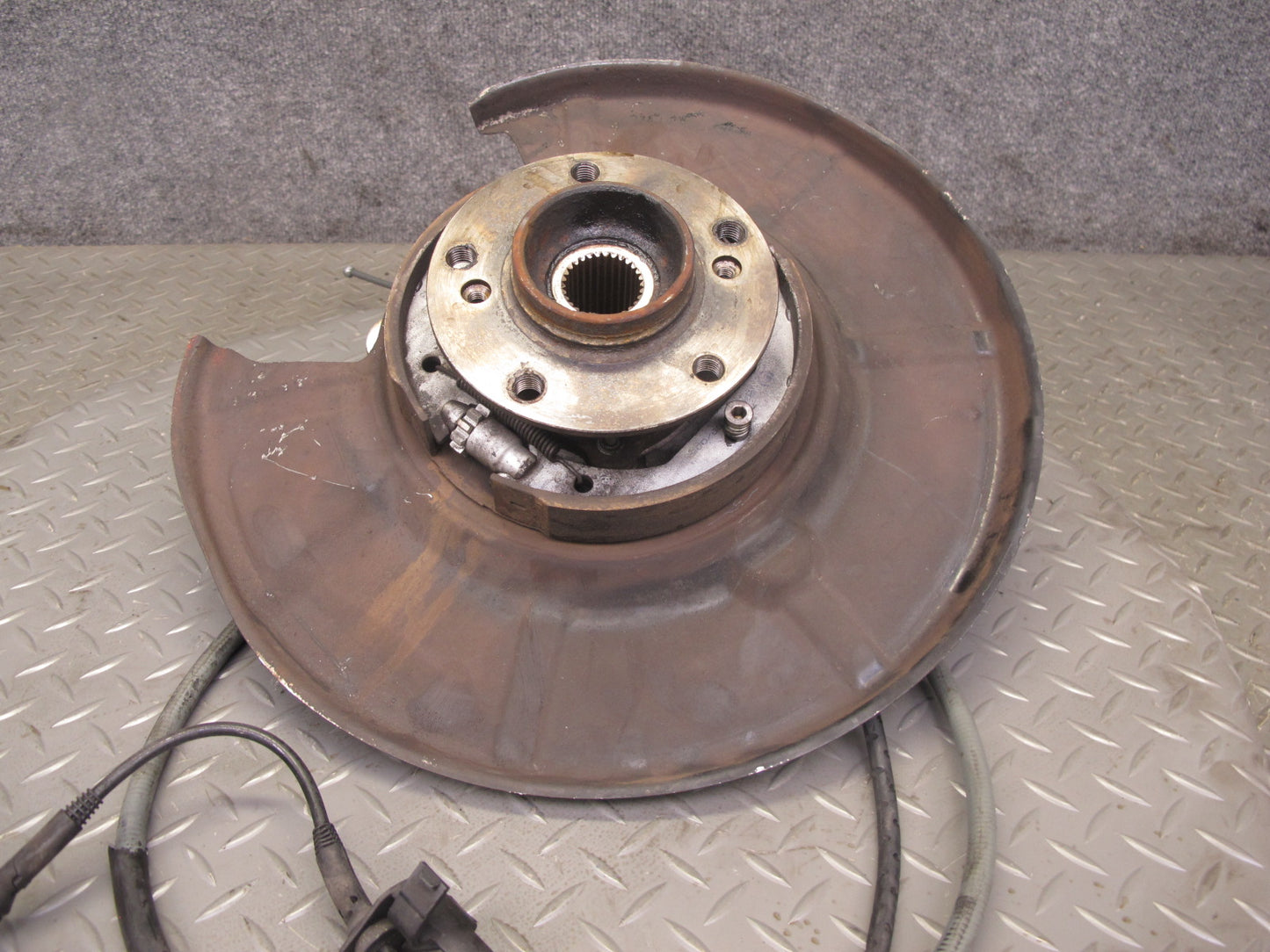 2006-2010 BMW E63 E64 M6 Rear Right Spindle Knuckle Wheel Hub Bearing