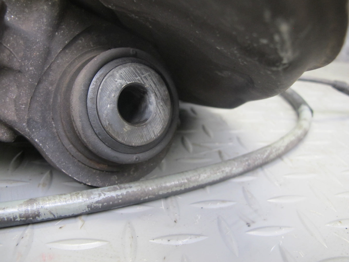 2006-2010 BMW E63 E64 M6 Rear Right Spindle Knuckle Wheel Hub Bearing