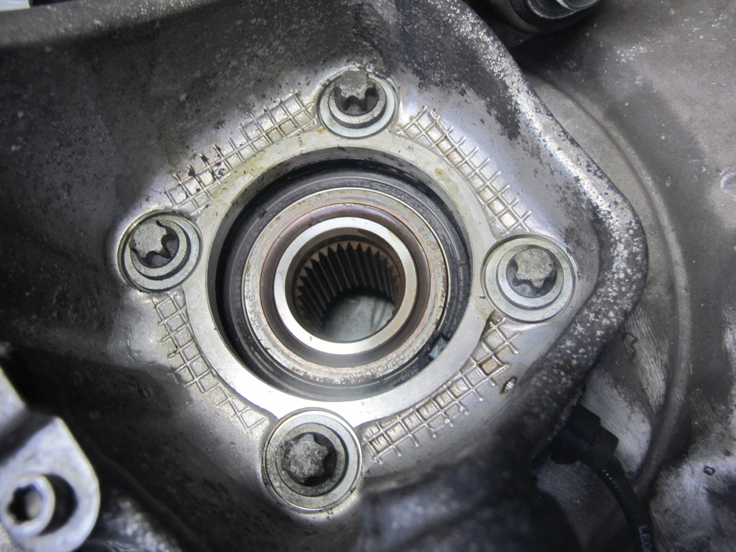 2006-2010 BMW E63 E64 M6 Rear Right Spindle Knuckle Wheel Hub Bearing