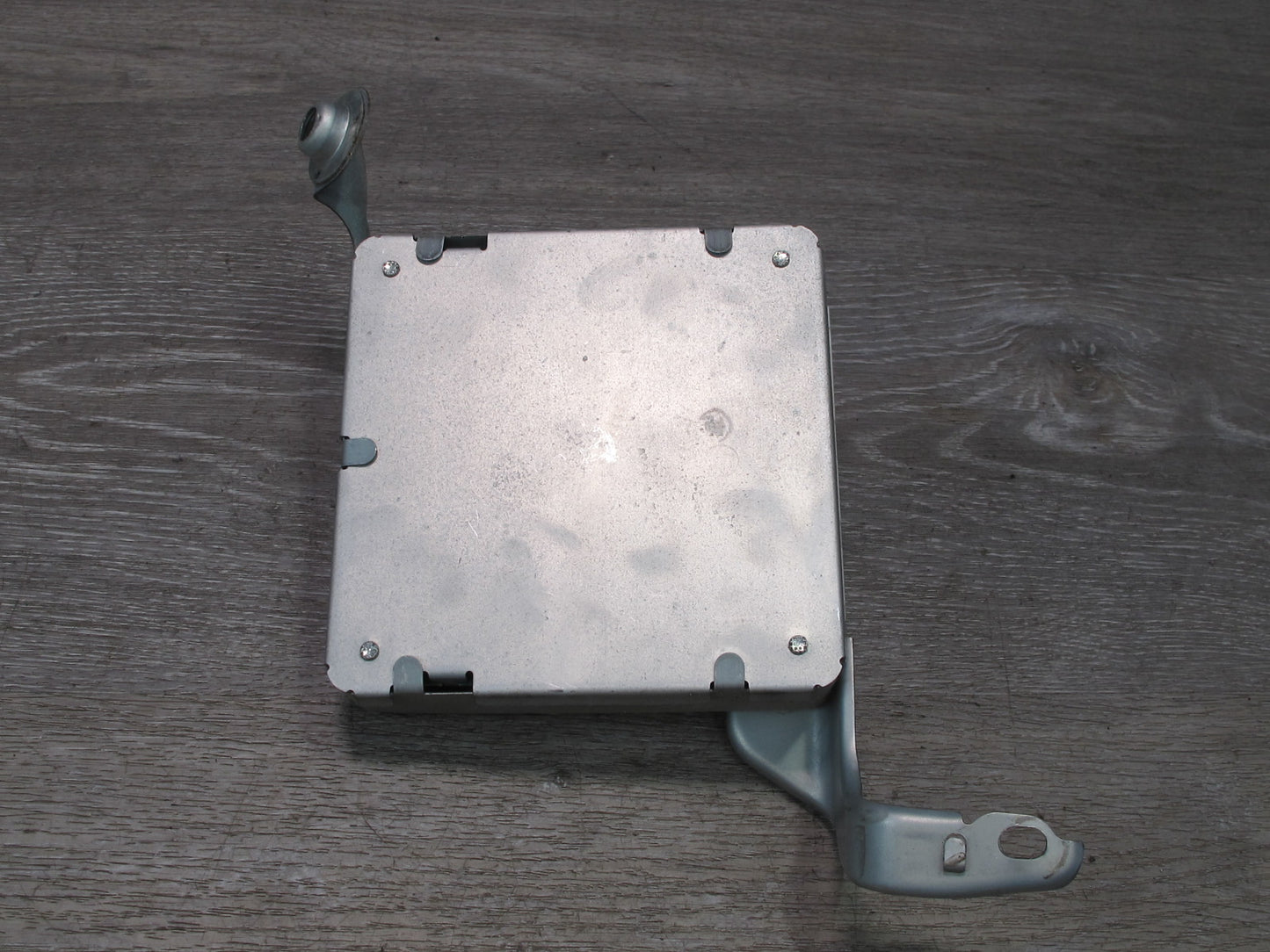 2003-2005 Lexus UZJ100L LX470 Suspension Control Computer Module 89290-60040