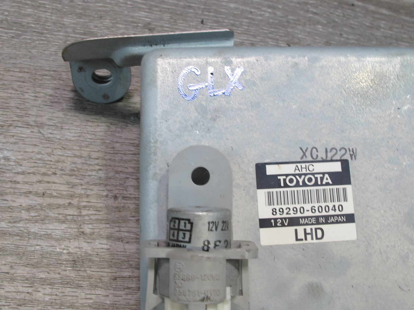 2003-2005 Lexus UZJ100L LX470 Suspension Control Computer Module 89290-60040