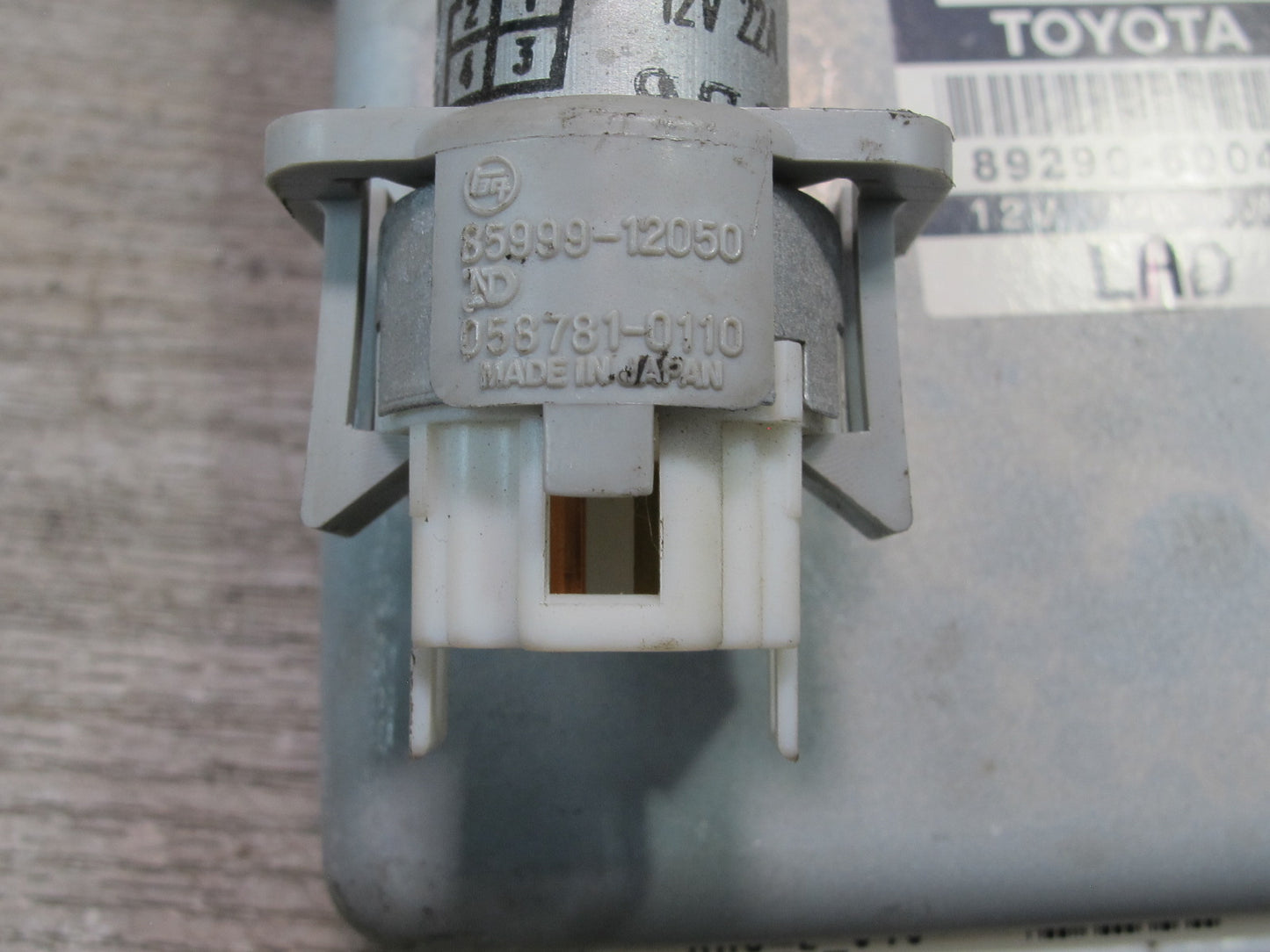 2003-2005 Lexus UZJ100L LX470 Suspension Control Computer Module 89290-60040
