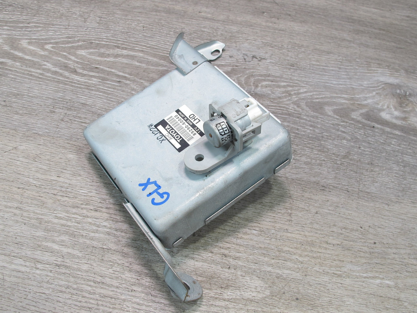 2003-2005 Lexus UZJ100L LX470 Suspension Control Computer Module 89290-60040