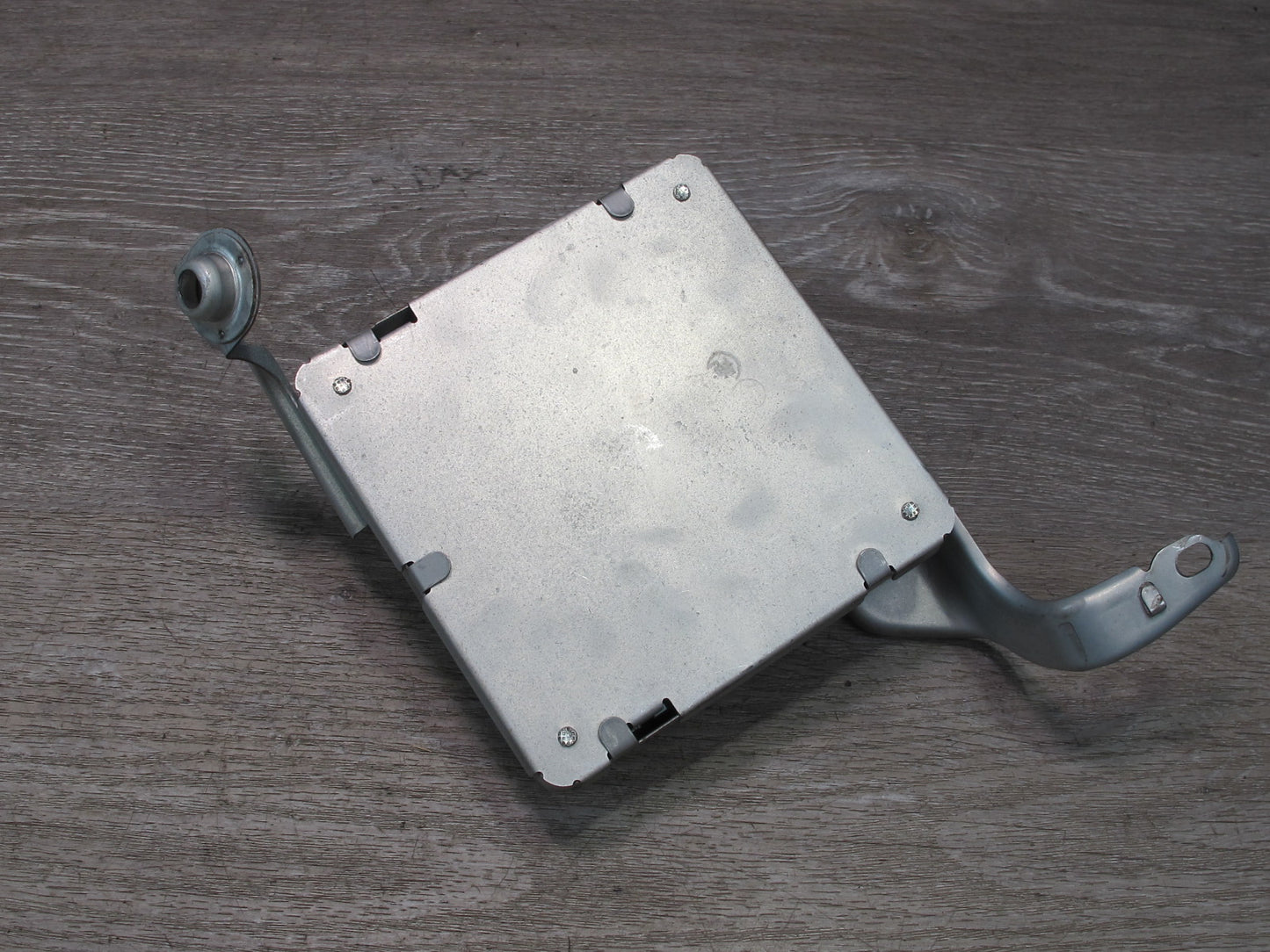 2003-2005 Lexus UZJ100L LX470 Suspension Control Computer Module 89290-60040