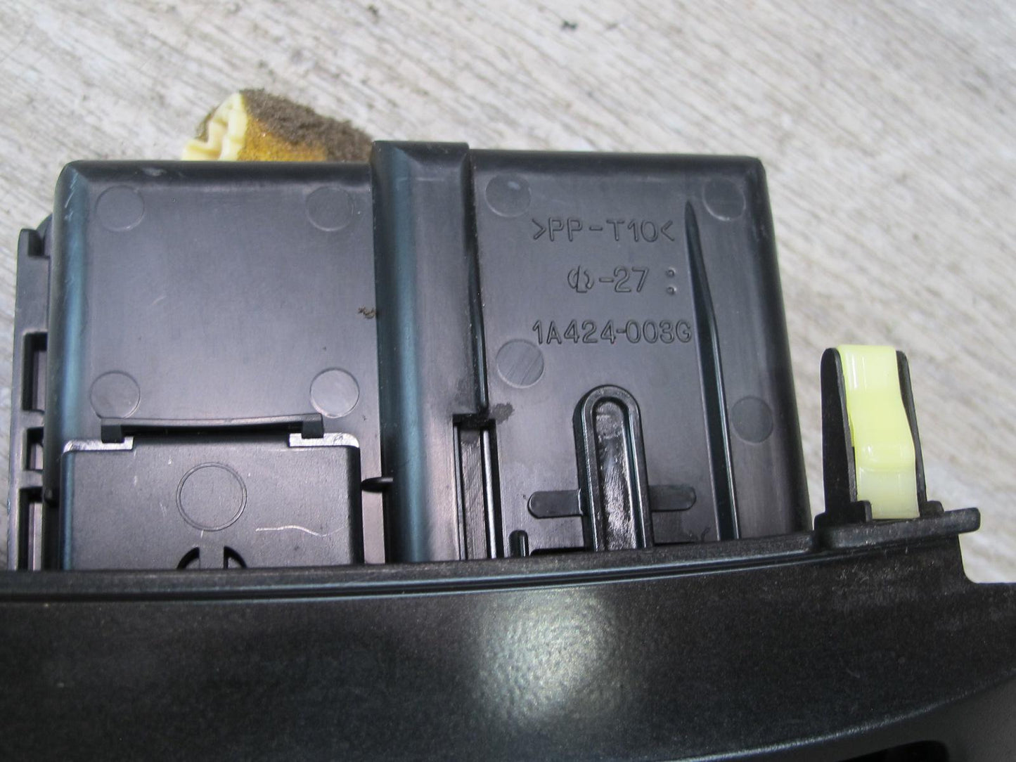 2003-2007 Lexus UZJ100L LX470 Dash Lower Center Finish Panel Ashtray Lighter