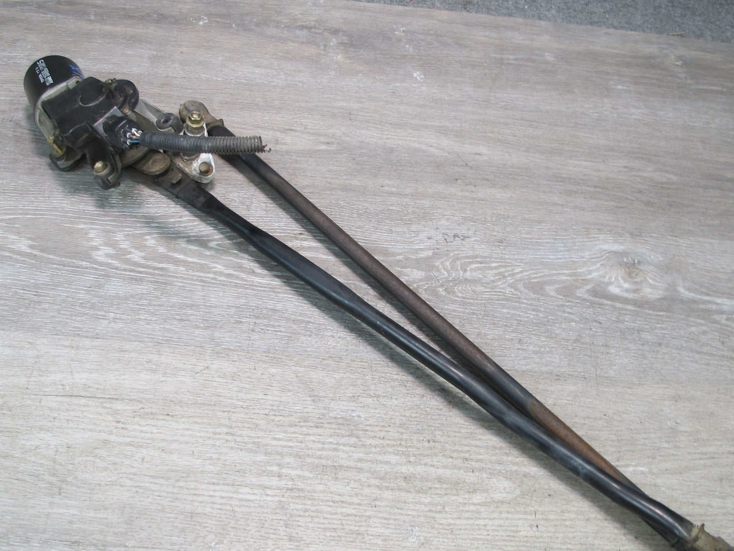 98-07 Lexus UZJ100L LX470 Front Windshield Wiper Transmission Linkage W/ Motor