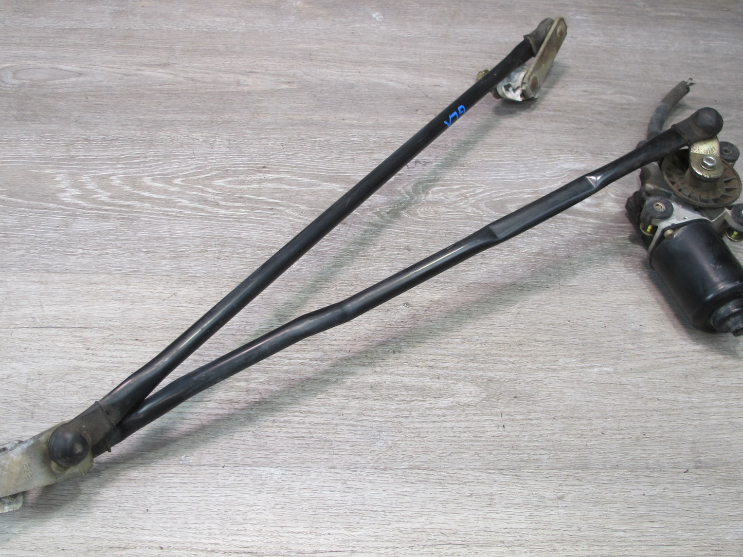 98-07 Lexus UZJ100L LX470 Front Windshield Wiper Transmission Linkage W/ Motor