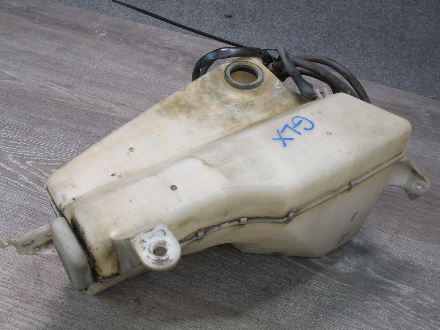 1998-2007 Lexus UZJ100L LX470 Windshield Washer Fluid Reservoir Tank Neck Pump