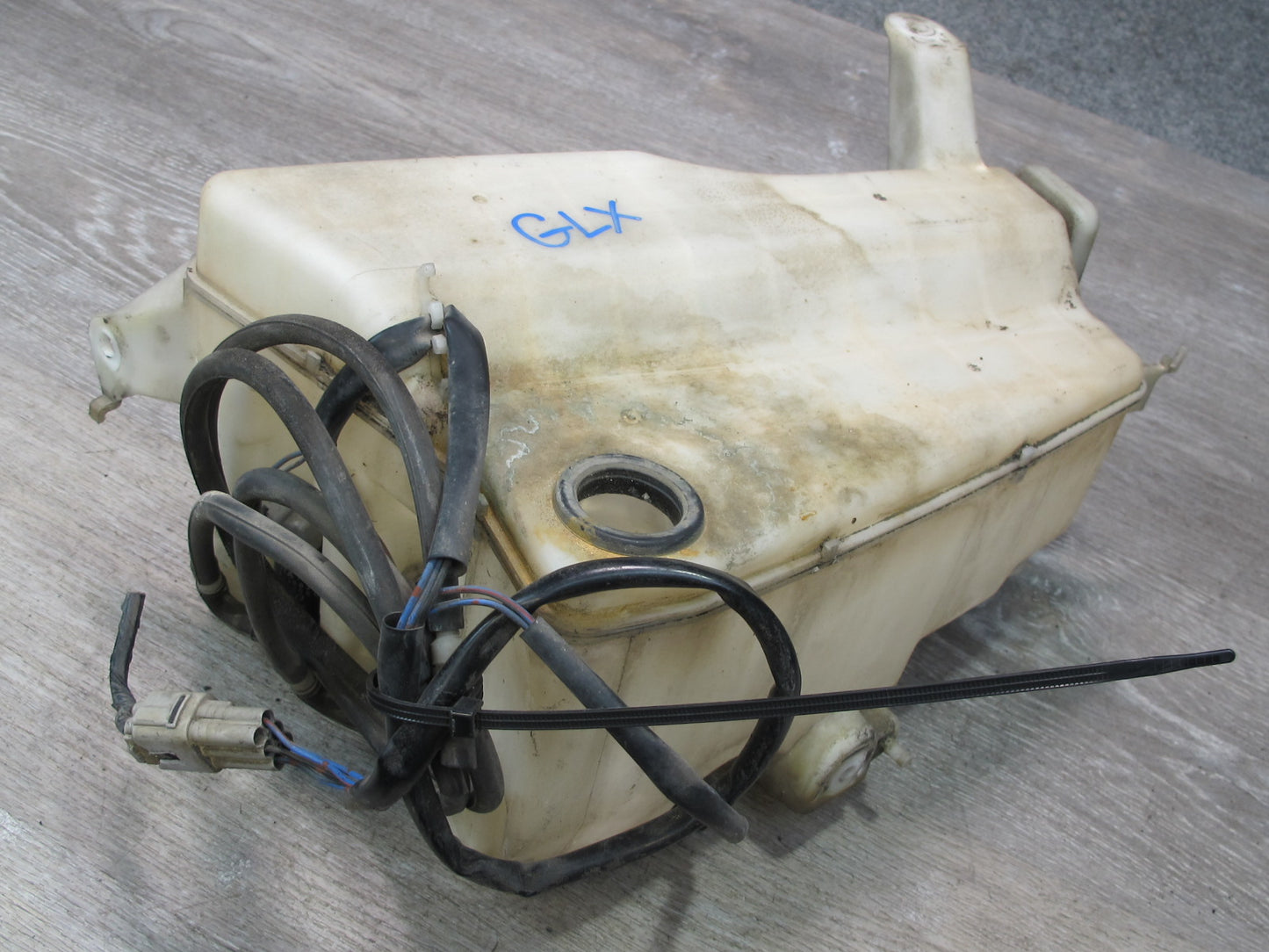 1998-2007 Lexus UZJ100L LX470 Windshield Washer Fluid Reservoir Tank Neck Pump