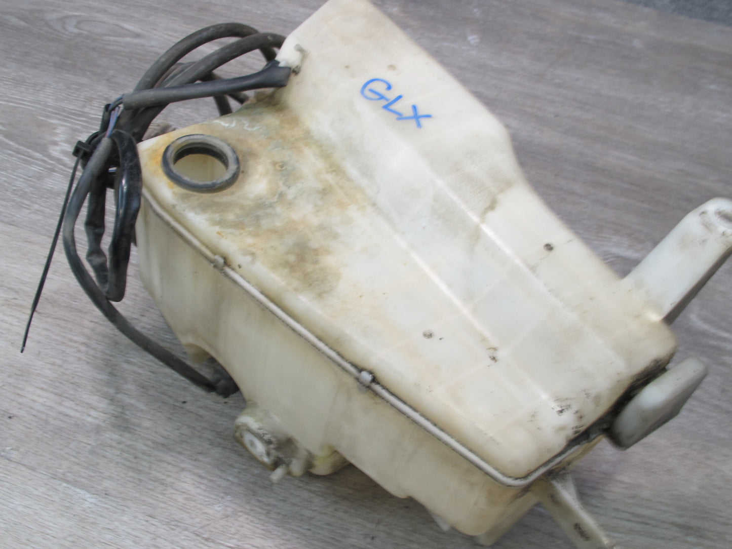 1998-2007 Lexus UZJ100L LX470 Windshield Washer Fluid Reservoir Tank Neck Pump
