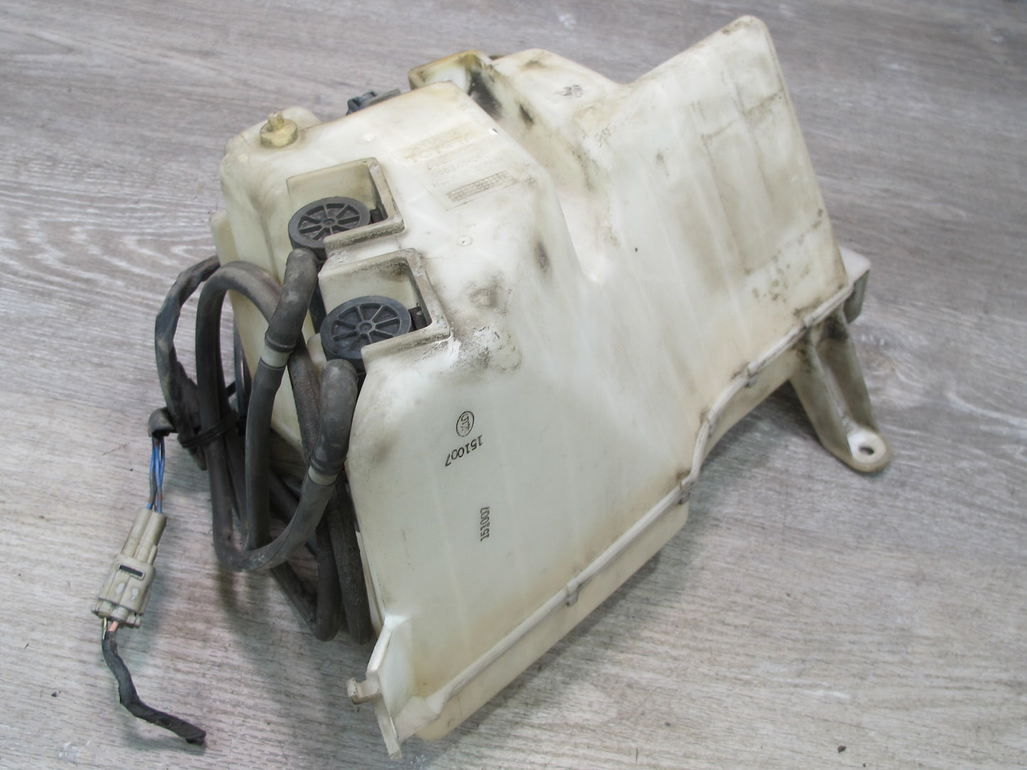 1998-2007 Lexus UZJ100L LX470 Windshield Washer Fluid Reservoir Tank Neck Pump