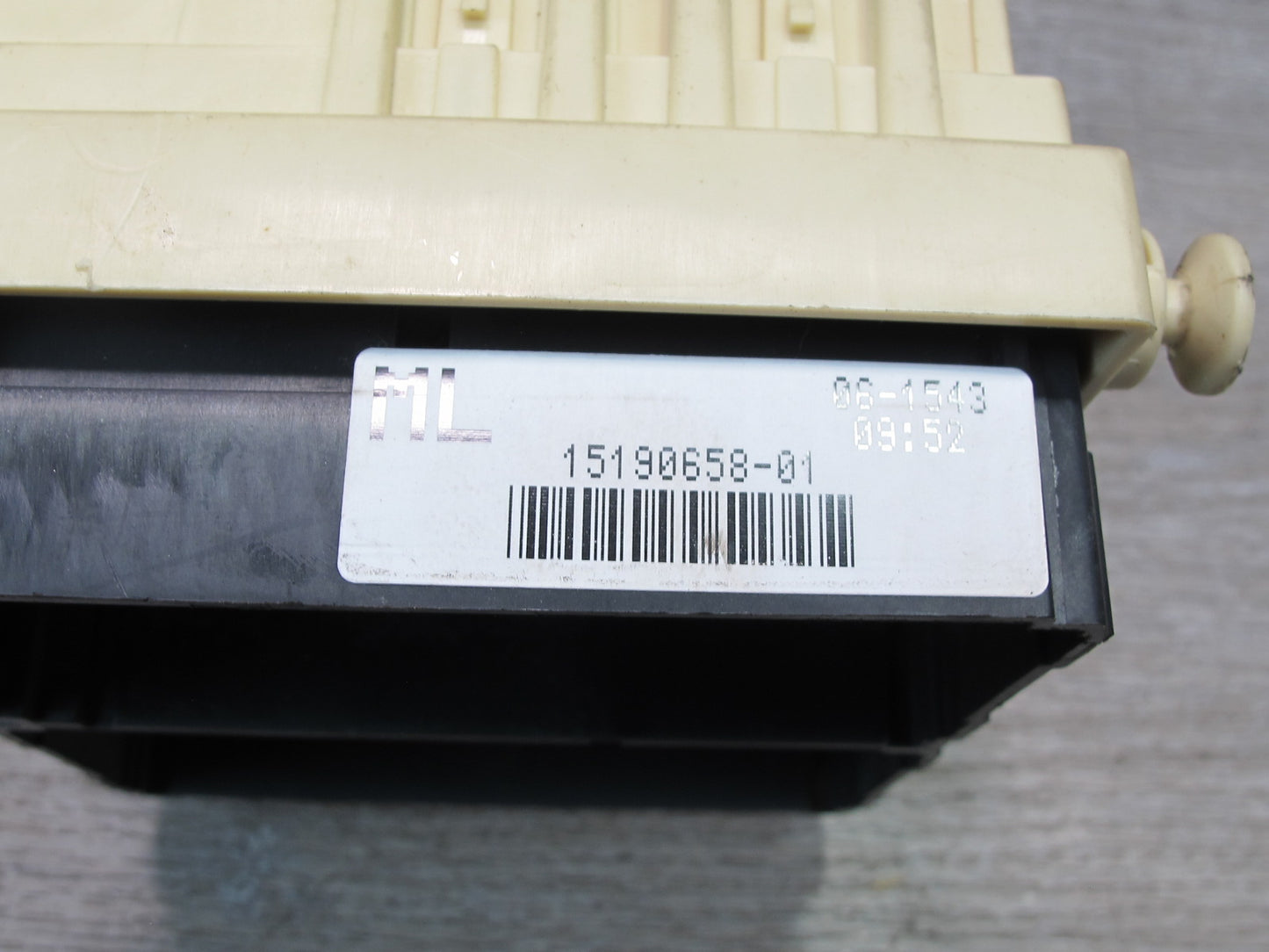2003-2007 Hummer H2 Dashboard Fuse Relay Junction Box 15190658