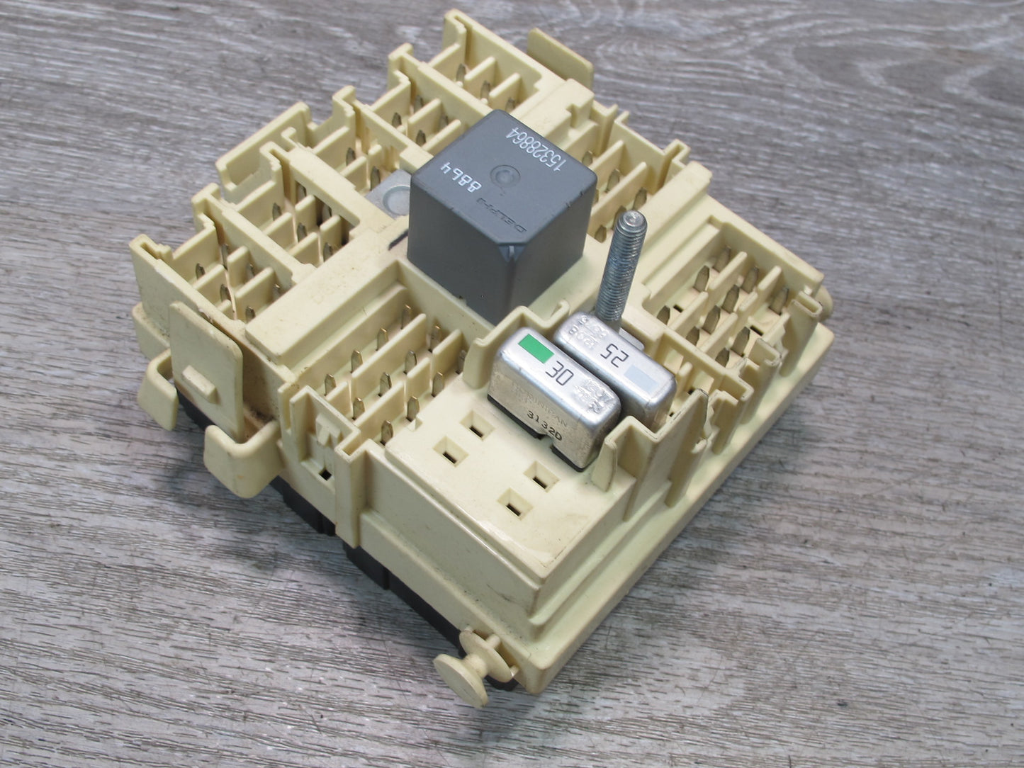 2003-2007 Hummer H2 Dashboard Fuse Relay Junction Box 15190658