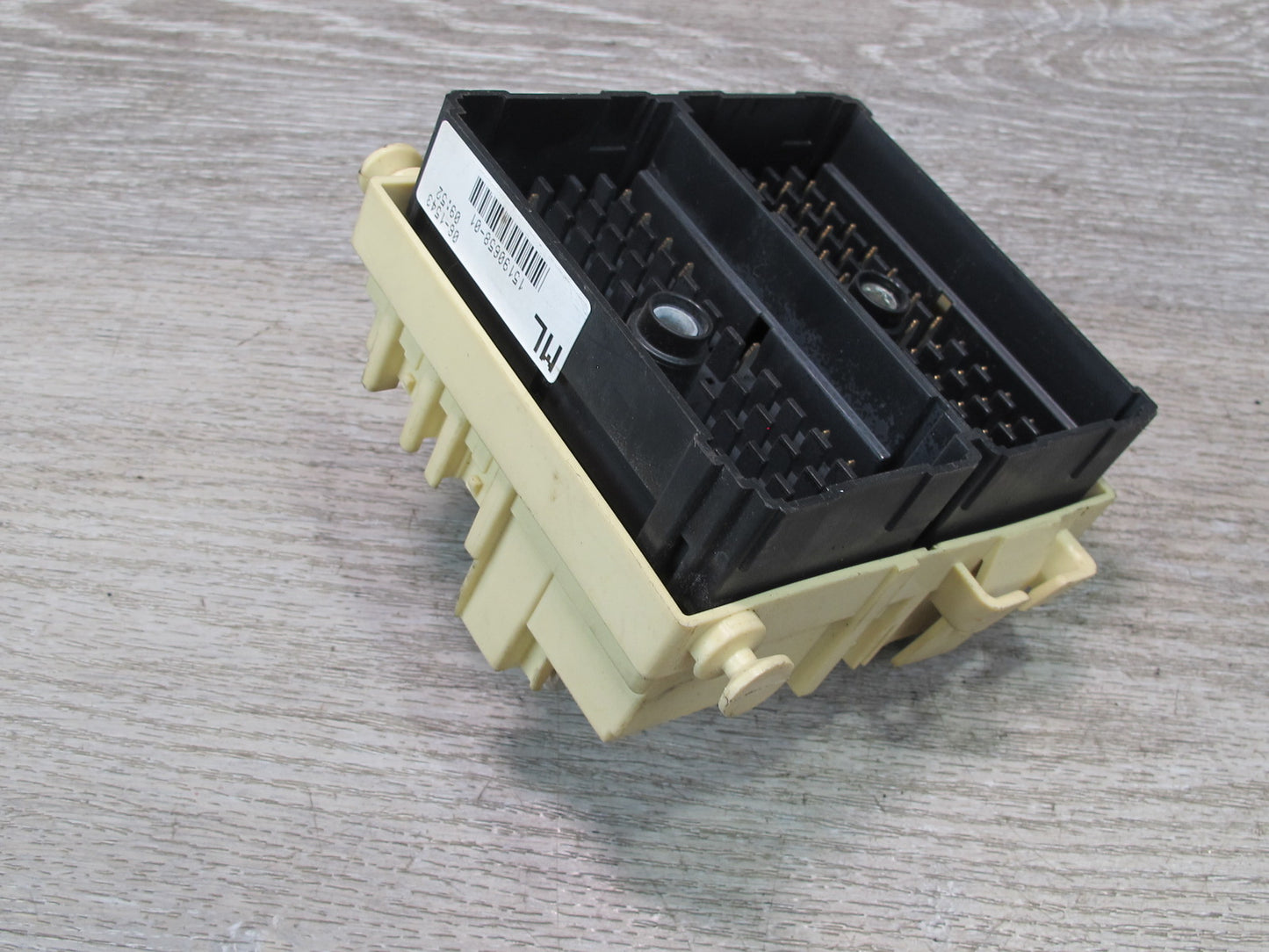2003-2007 Hummer H2 Dashboard Fuse Relay Junction Box 15190658
