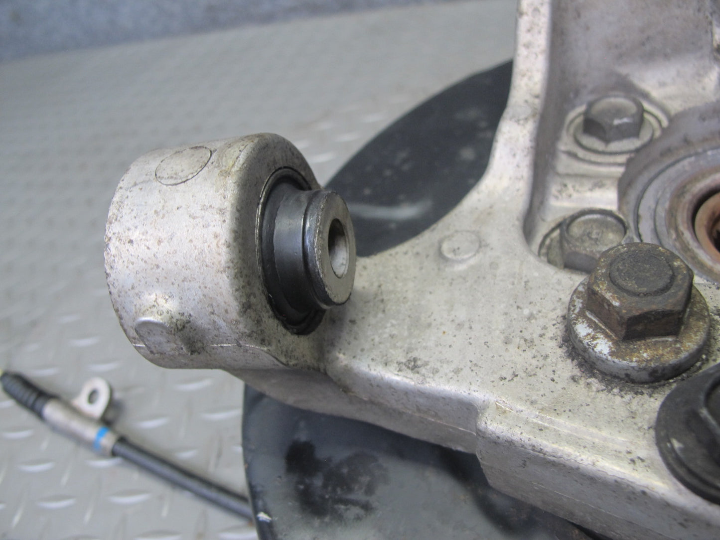03-09 Nissan 350Z Z33 Rear Left Spindle Knuckle Wheel Hub Bearing OEM