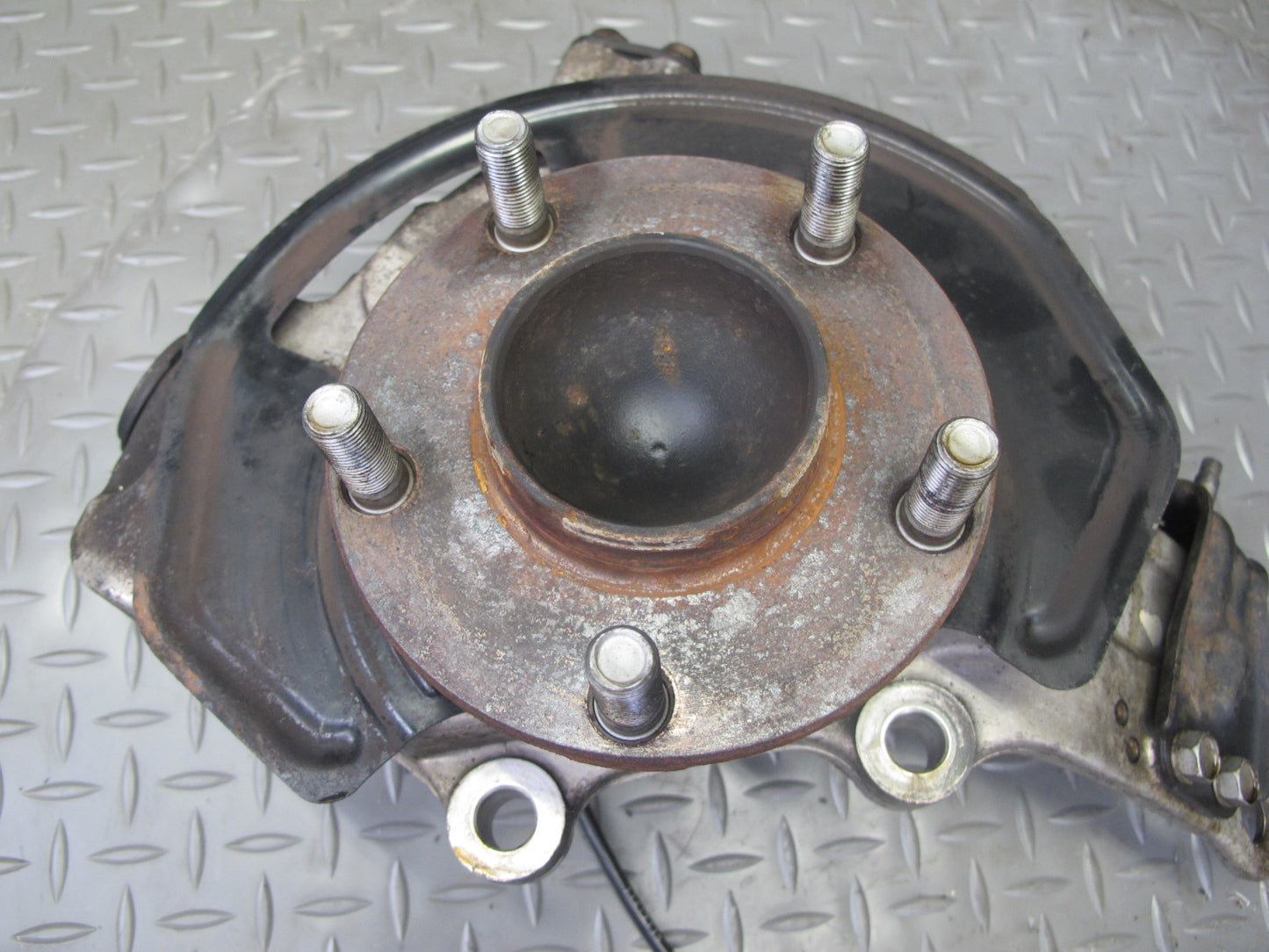 05-09 Nissan 350Z Z33 Front Right Spindle Knuckle Wheel Hub Bearing OEM