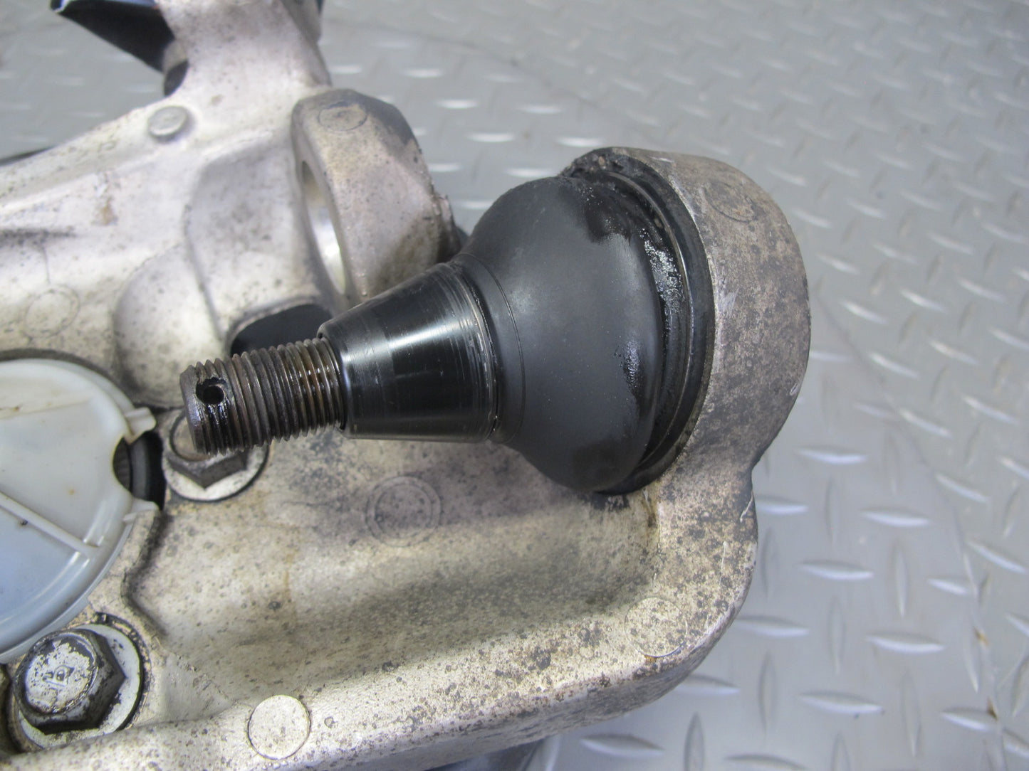 05-09 Nissan 350Z Z33 Front Right Spindle Knuckle Wheel Hub Bearing OEM