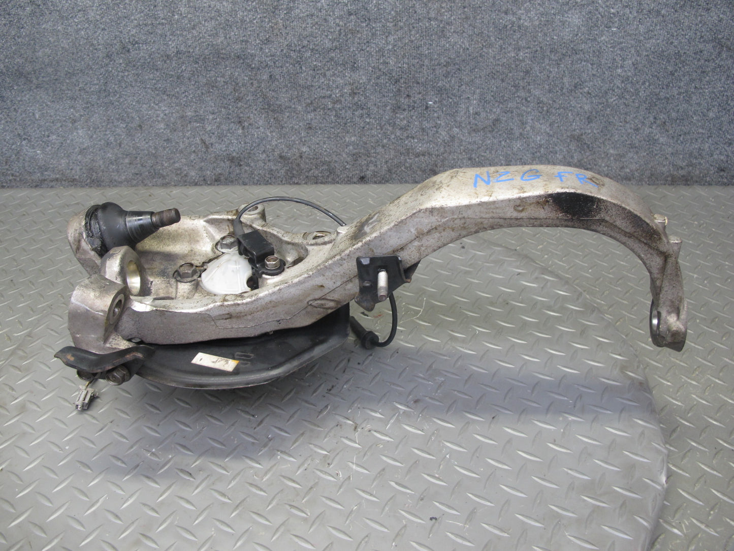 05-09 Nissan 350Z Z33 Front Right Spindle Knuckle Wheel Hub Bearing OEM