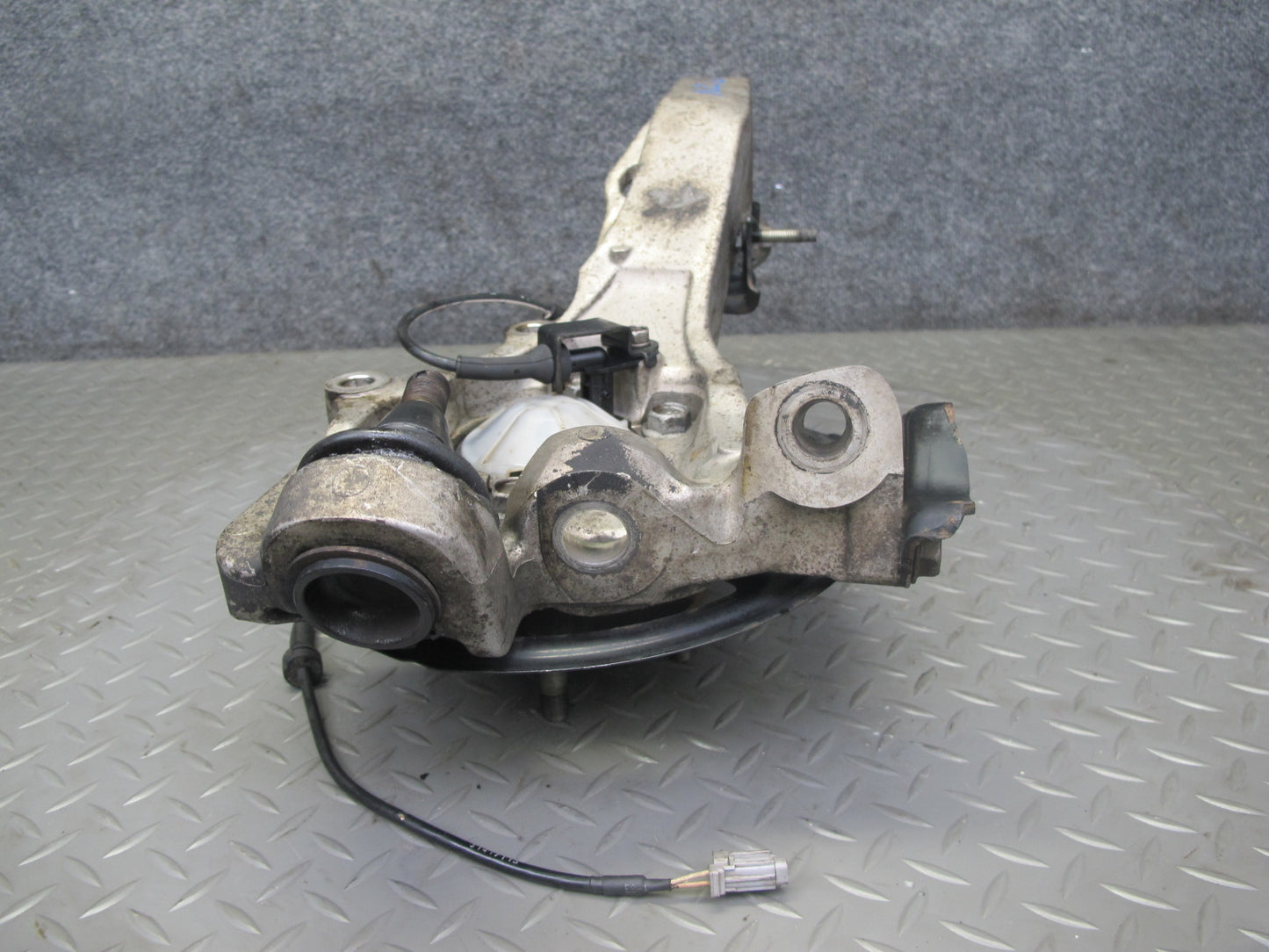 05-09 Nissan 350Z Z33 Front Right Spindle Knuckle Wheel Hub Bearing OEM