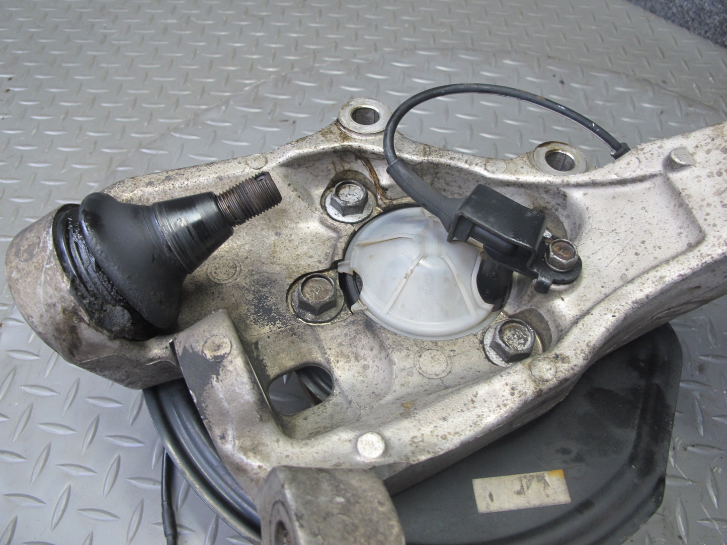 05-09 Nissan 350Z Z33 Front Right Spindle Knuckle Wheel Hub Bearing OEM