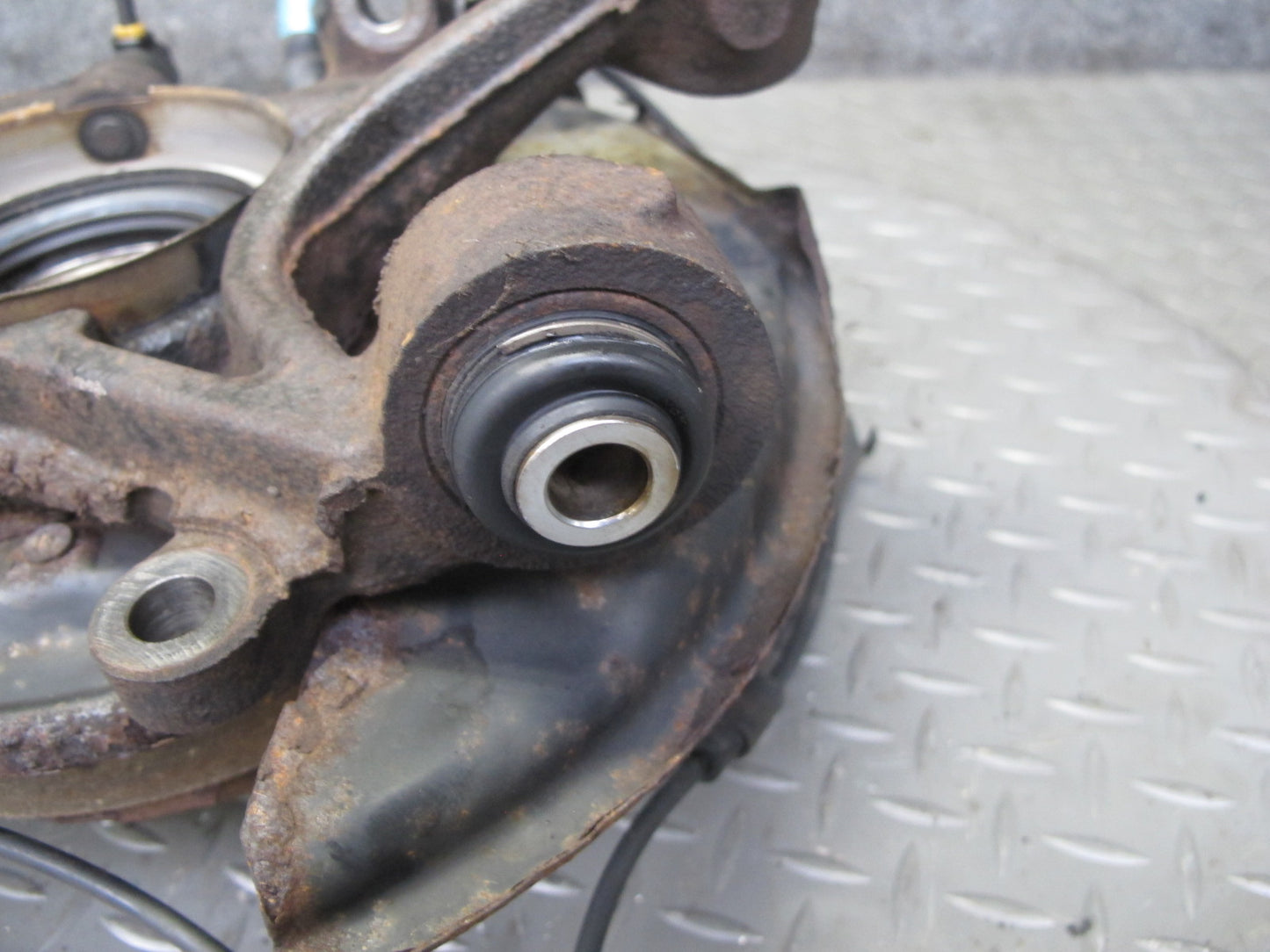95-97 Lexus UCF20L LS400 RWD Rear Left Spindle Knuckle Wheel Hub Bearing OEM