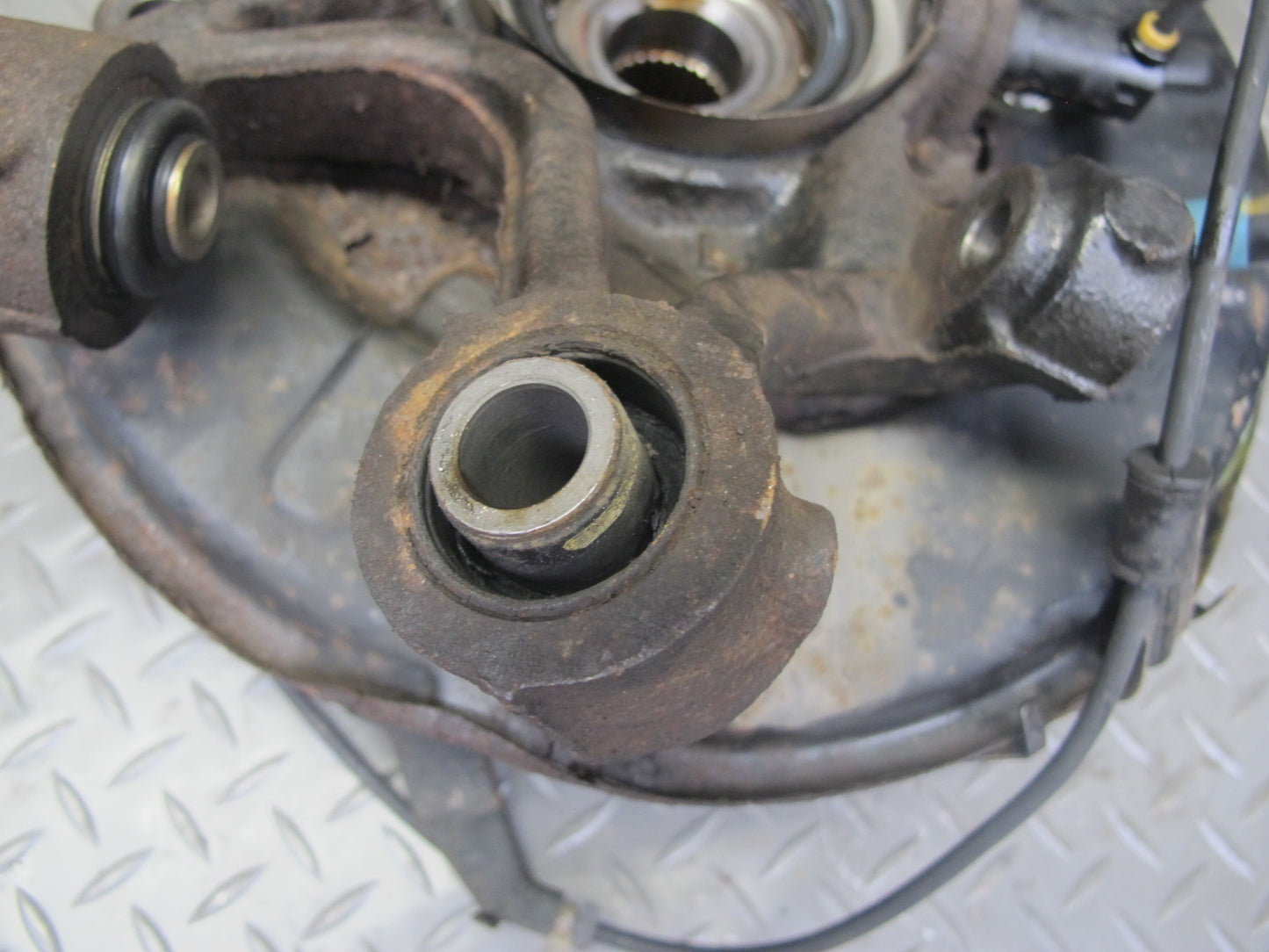 95-97 Lexus UCF20L LS400 RWD Rear Left Spindle Knuckle Wheel Hub Bearing OEM