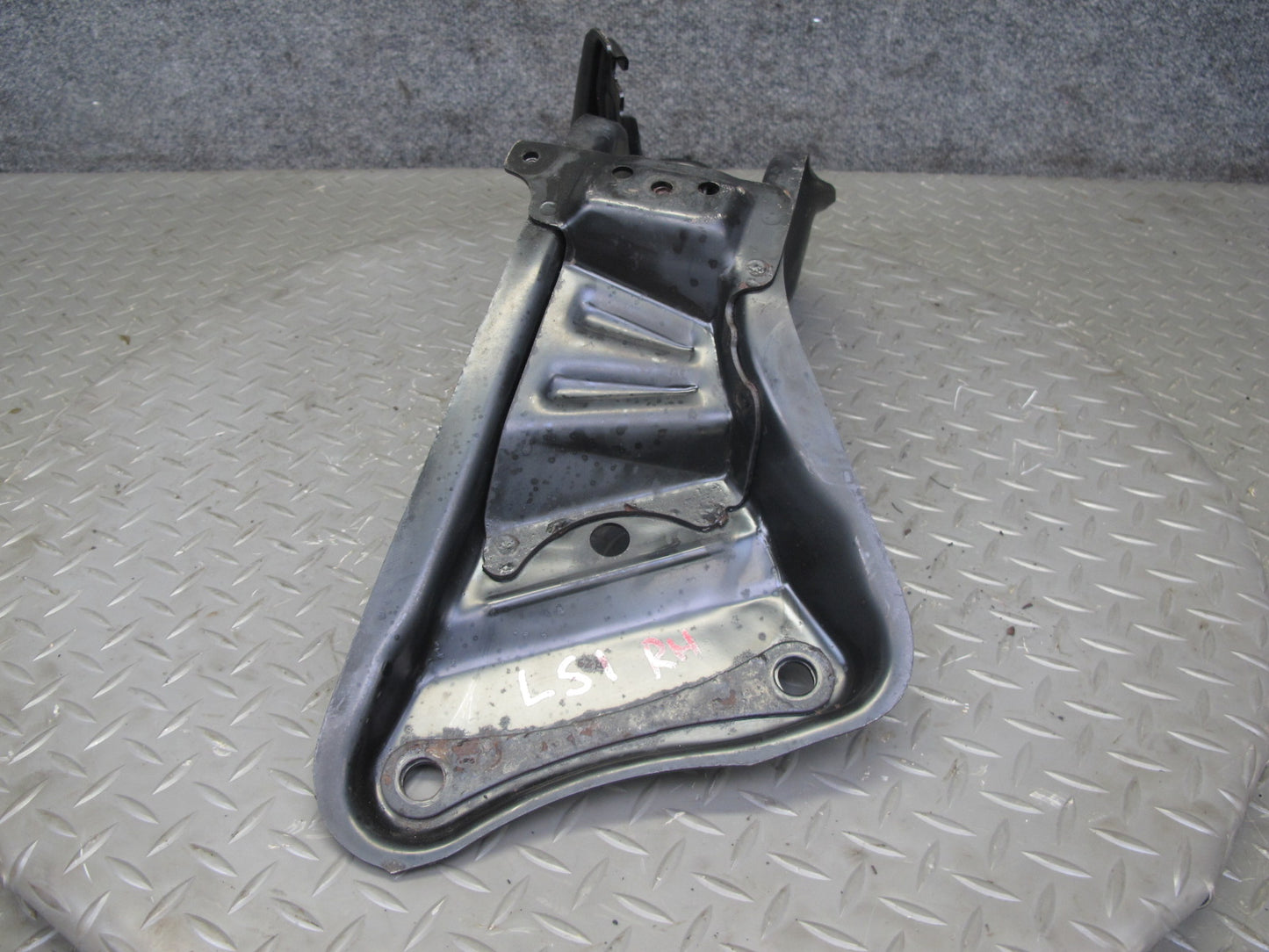 95-00 Lexus UCF20L LS400 Front Right & Left Suspension Brace Bracket Mount OEM