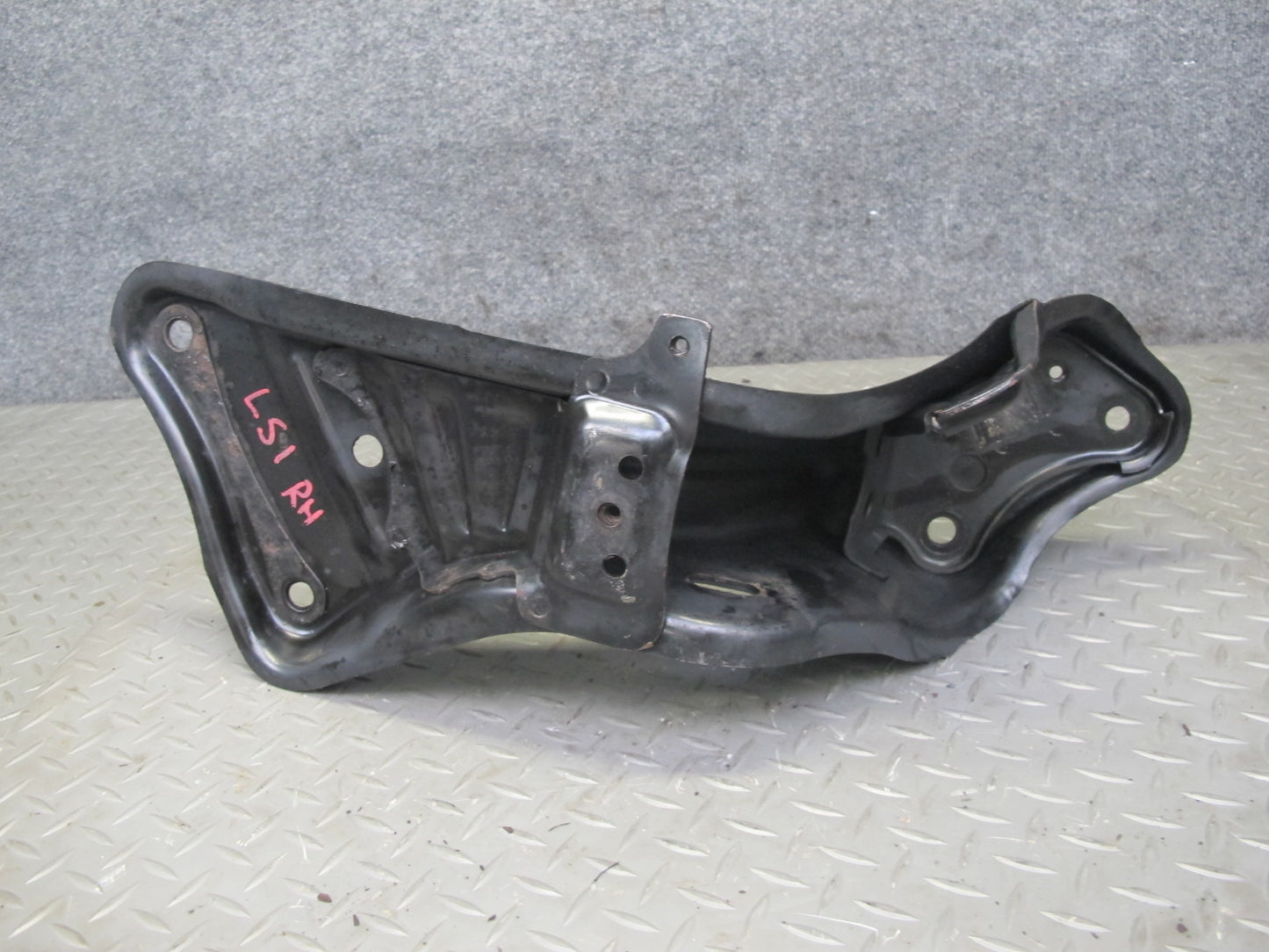 95-00 Lexus UCF20L LS400 Front Right & Left Suspension Brace Bracket Mount OEM