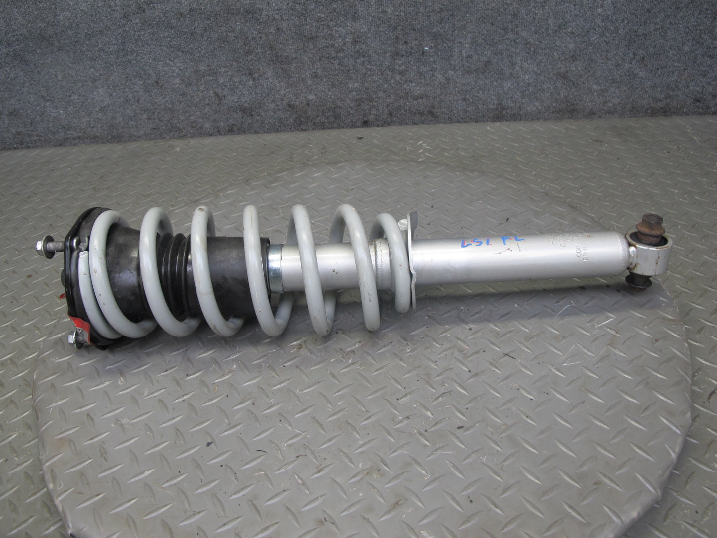 95-97 Lexus LS400 RWD Front Right & Left Strut Shock Absorber Sensen 9213-0024