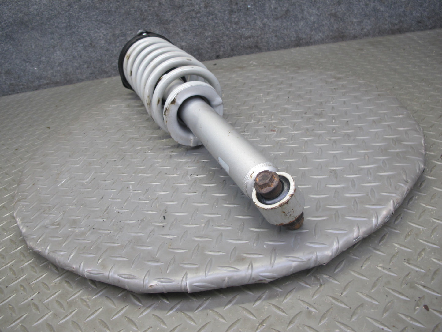 95-97 Lexus LS400 RWD Front Right & Left Strut Shock Absorber Sensen 9213-0024