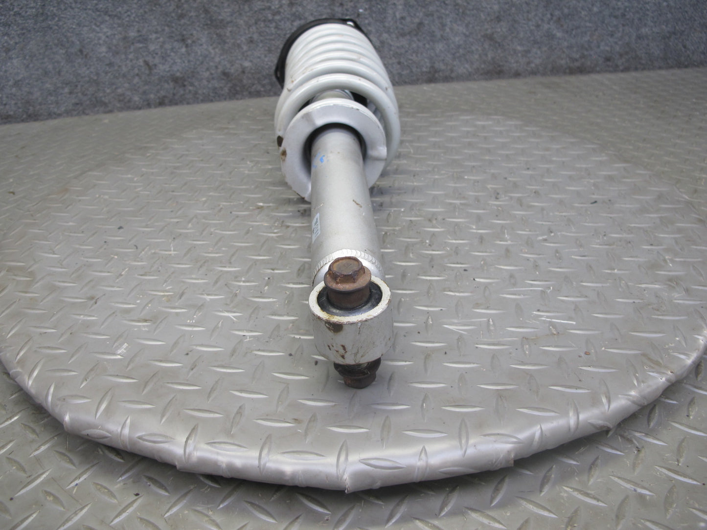 95-97 Lexus LS400 RWD Front Right & Left Strut Shock Absorber Sensen 9213-0024