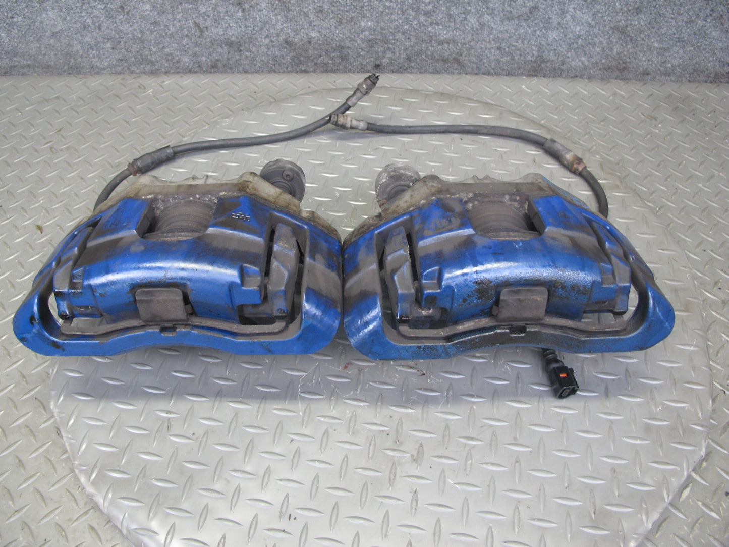 2008 VW Golf MK5 R32 VR6 AWD Set of 2 Front Left & Right Brake Caliper OEM