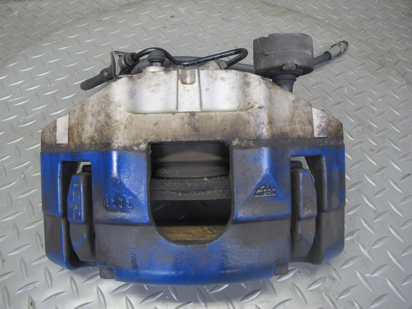 2008 VW Golf MK5 R32 VR6 AWD Set of 2 Front Left & Right Brake Caliper OEM