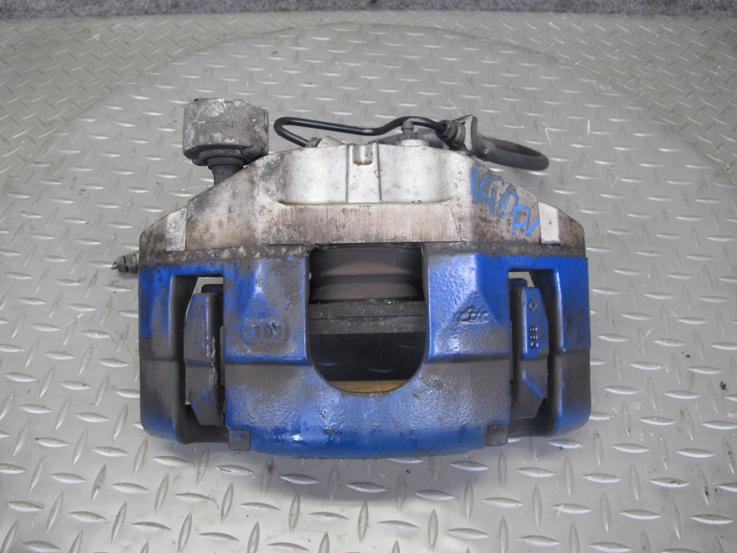 2008 VW Golf MK5 R32 VR6 AWD Set of 2 Front Left & Right Brake Caliper OEM