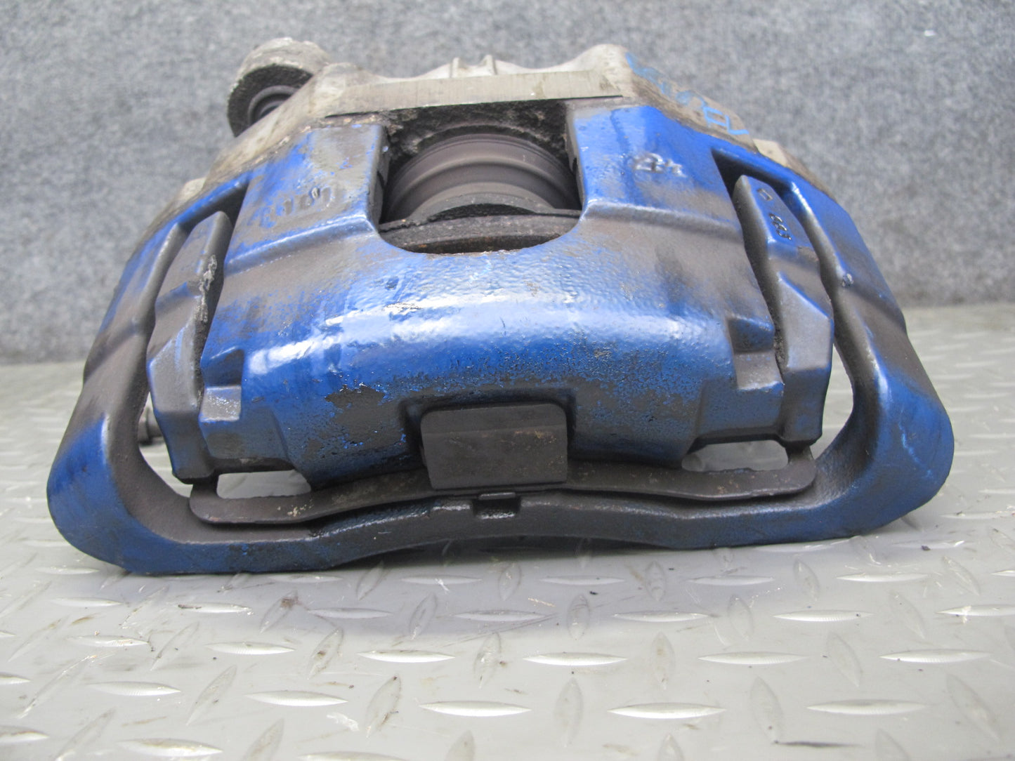 2008 VW Golf MK5 R32 VR6 AWD Set of 2 Front Left & Right Brake Caliper OEM
