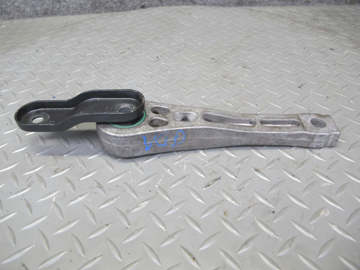 07-18 VW Golf MK5 R32 Passat EOS VR6 Rear Engine Mount Bracket Support OEM