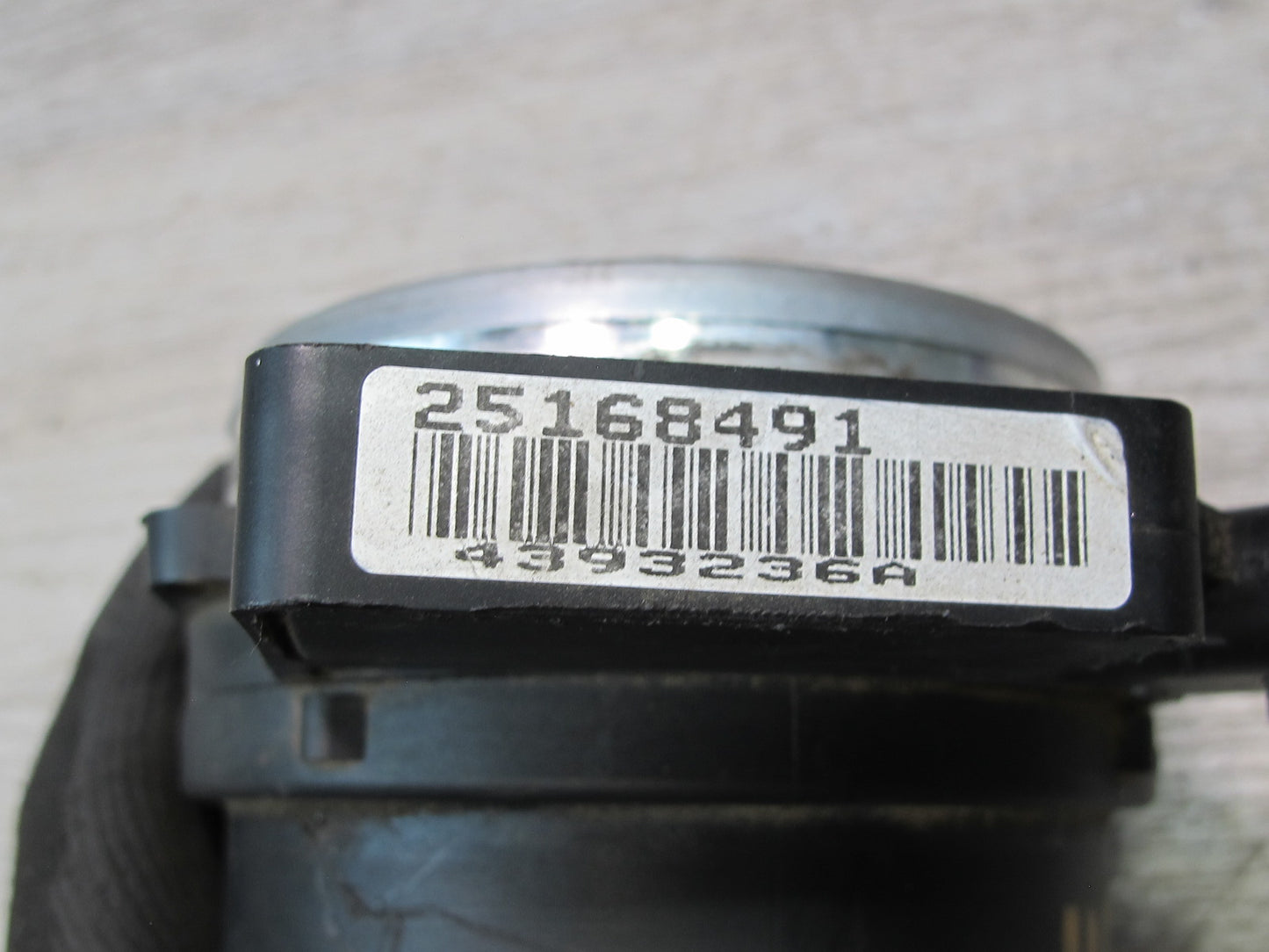 2003-2007 Hummer H2 Air Intake Mass Air Flow Meter MAF Sensor 25168491