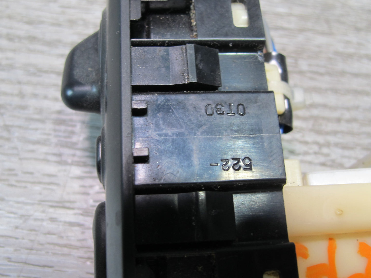 2003-2007 Lexus UZJ100L LX470 Ride Drive Control Suspension Shock Height Switch
