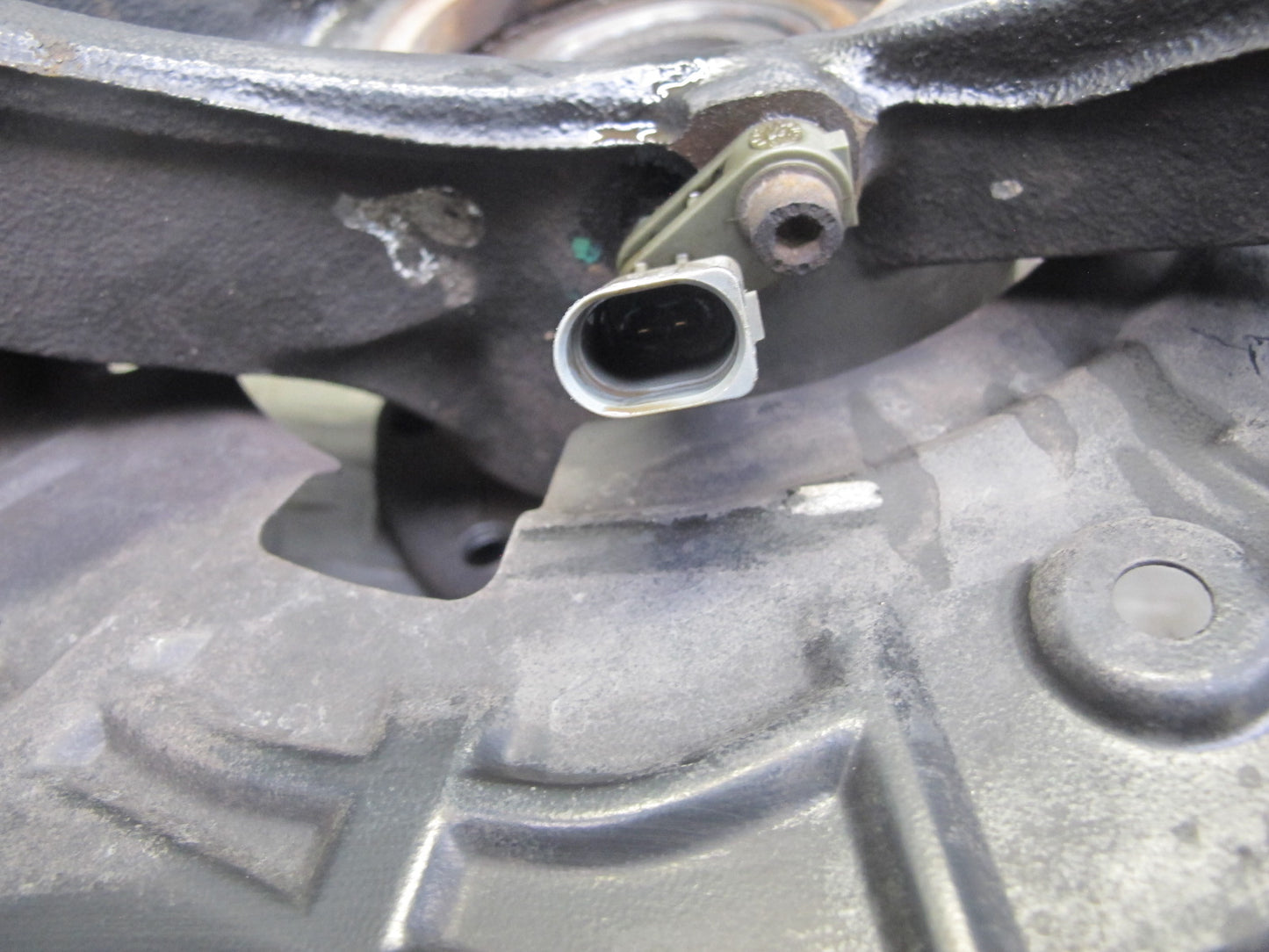 2003-2006 Porsche Cayenne 955 Turbo Front Left Spindle Knuckle Wheel Hub Bearing