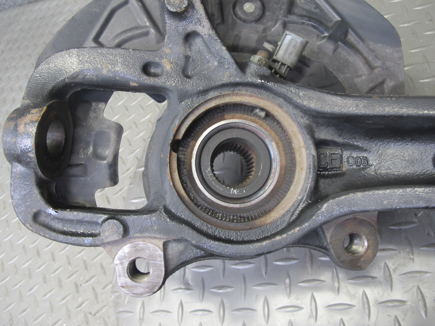 2003-2006 Porsche Cayenne 955 Turbo Front Left Spindle Knuckle Wheel Hub Bearing